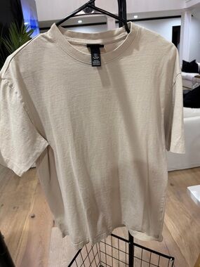 H&M Men's Short Sleeve Crew Neck T-Shirt in Beige